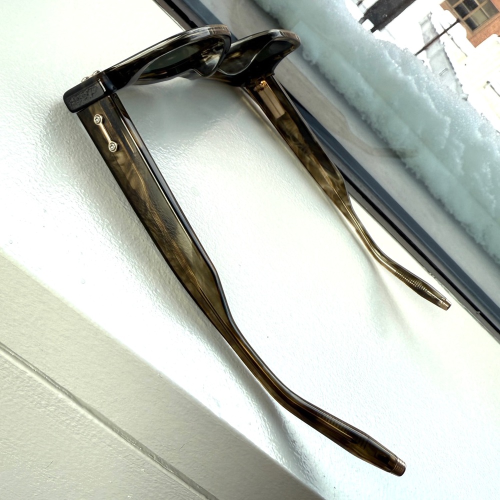 AKONI ‘Columba 50’ Sunglasses in Green Swirl - Picture 7 of 12